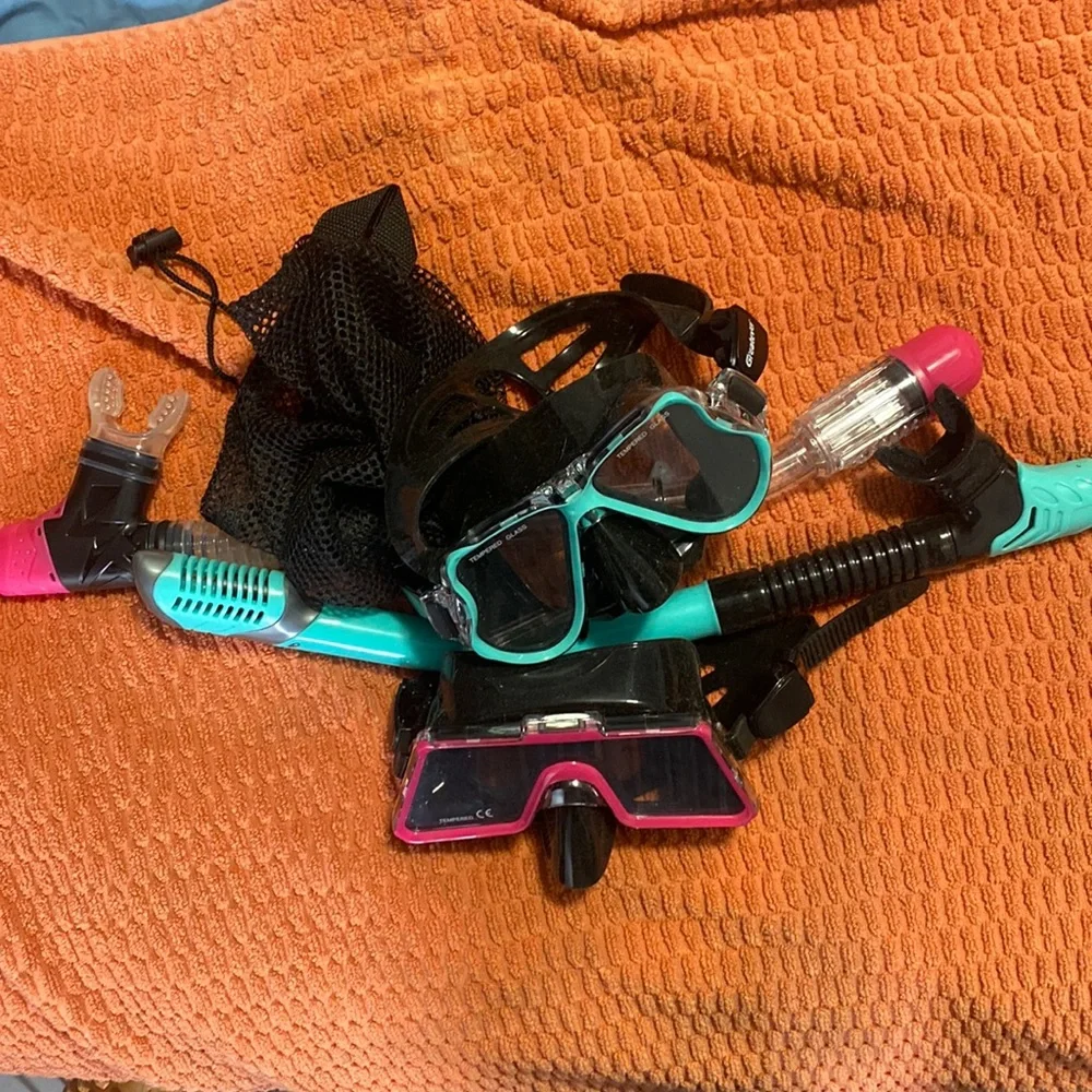 Two snorkeling sets with carrying case